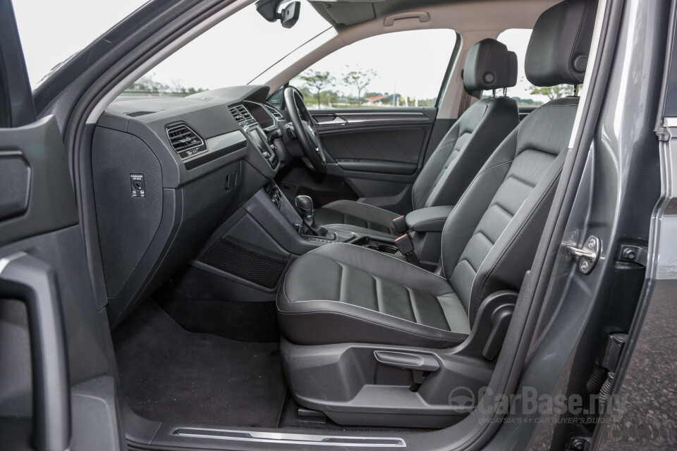 Perodua Aruz D38L (2019) Interior