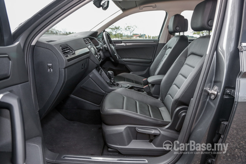 Volkswagen Tiguan Mk2 (2017) Interior