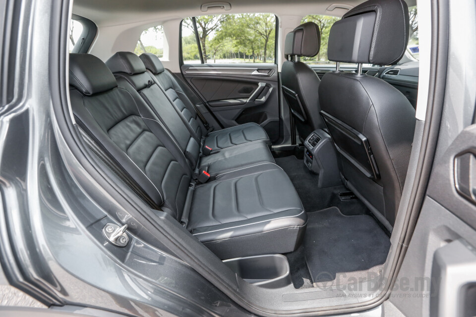 Perodua Aruz D38L (2019) Interior