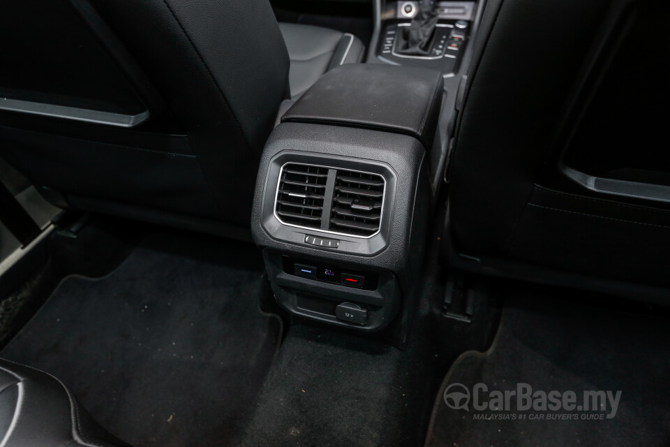 Perodua Aruz D38L (2019) Interior