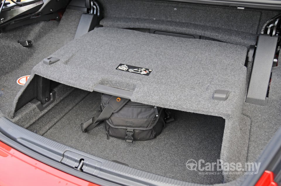Volkswagen Eos Mk1 Facelift (2011) Interior