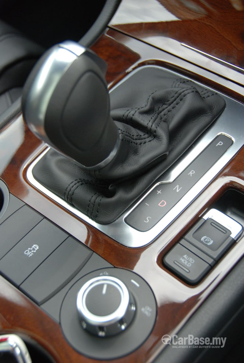 Volkswagen Touareg Mk2 (2010) Interior