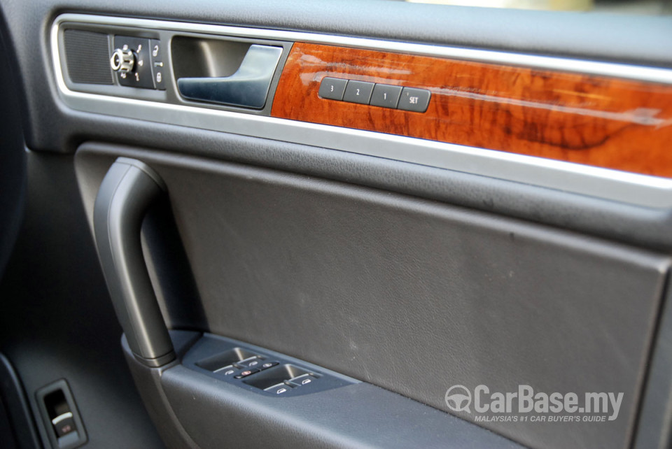 Volkswagen Touareg Mk2 (2010) Interior