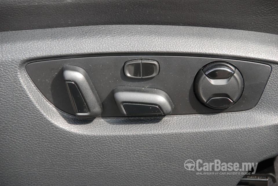 Volkswagen Touareg Mk2 (2010) Interior