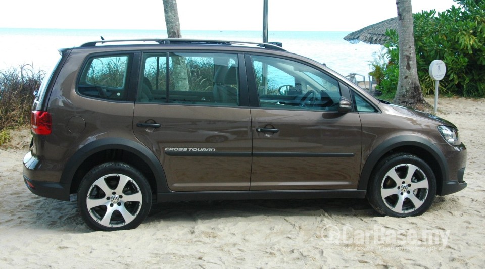 Volkswagen Cross Touran Mk2 (2011) Exterior