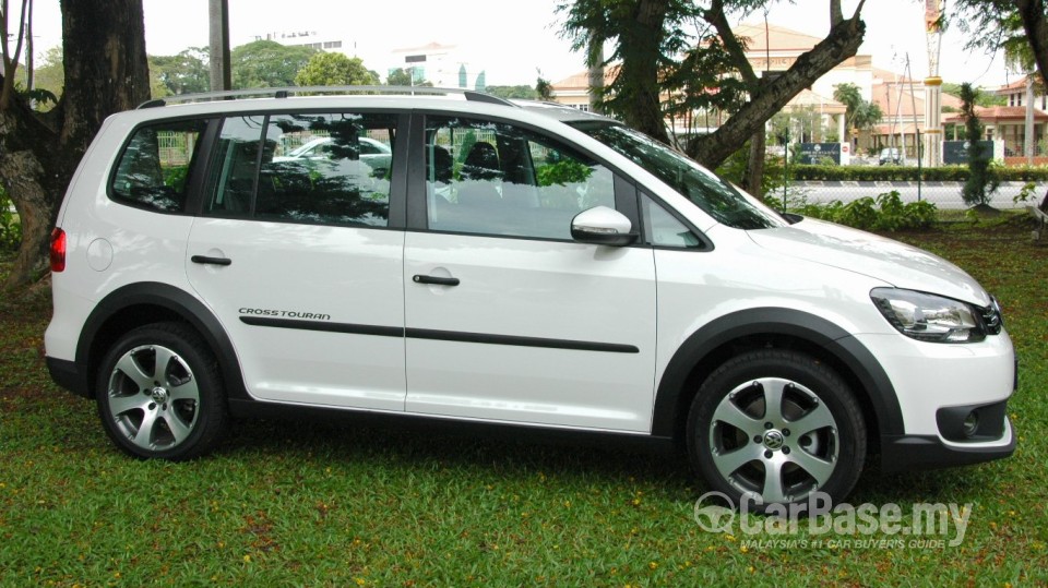 Volkswagen Cross Touran Mk2 (2011) Exterior