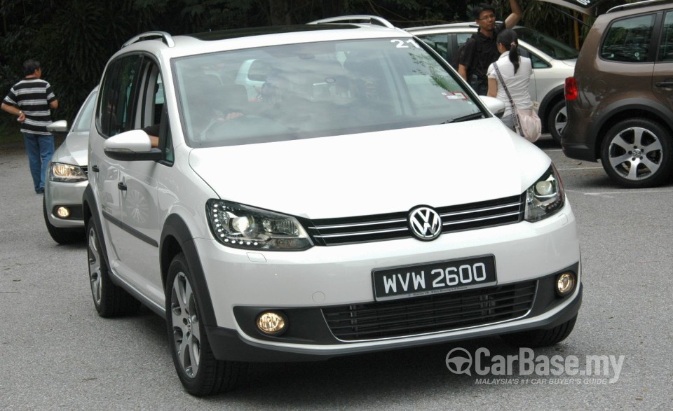 Volkswagen Cross Touran Mk2 (2011) Exterior
