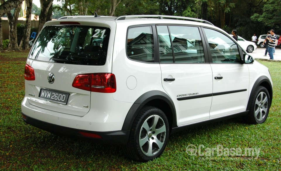 Volkswagen Cross Touran Mk2 (2011) Exterior