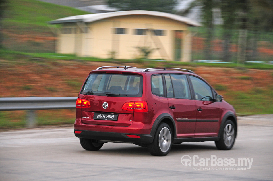 Volkswagen Cross Touran Mk2 (2011) Exterior