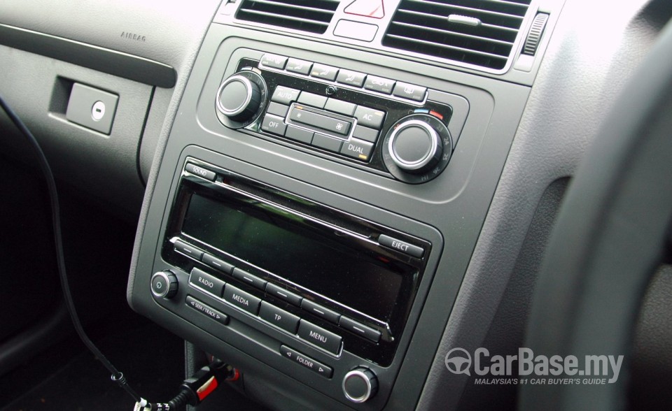 Volkswagen Cross Touran Mk2 (2011) Interior