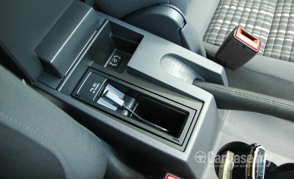 Volkswagen Cross Touran Mk2 (2011) Interior