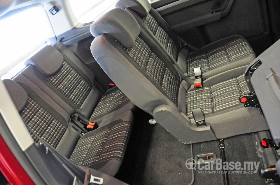 Volkswagen Cross Touran Mk2 (2011) Interior