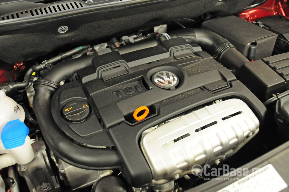 Volkswagen Cross Touran Mk2 (2011) Interior