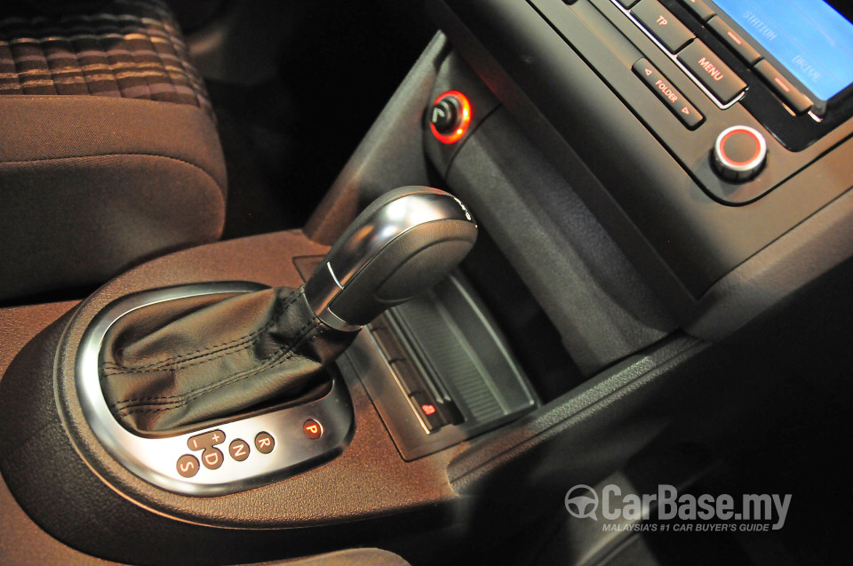 Volkswagen Cross Touran Mk2 (2011) Interior