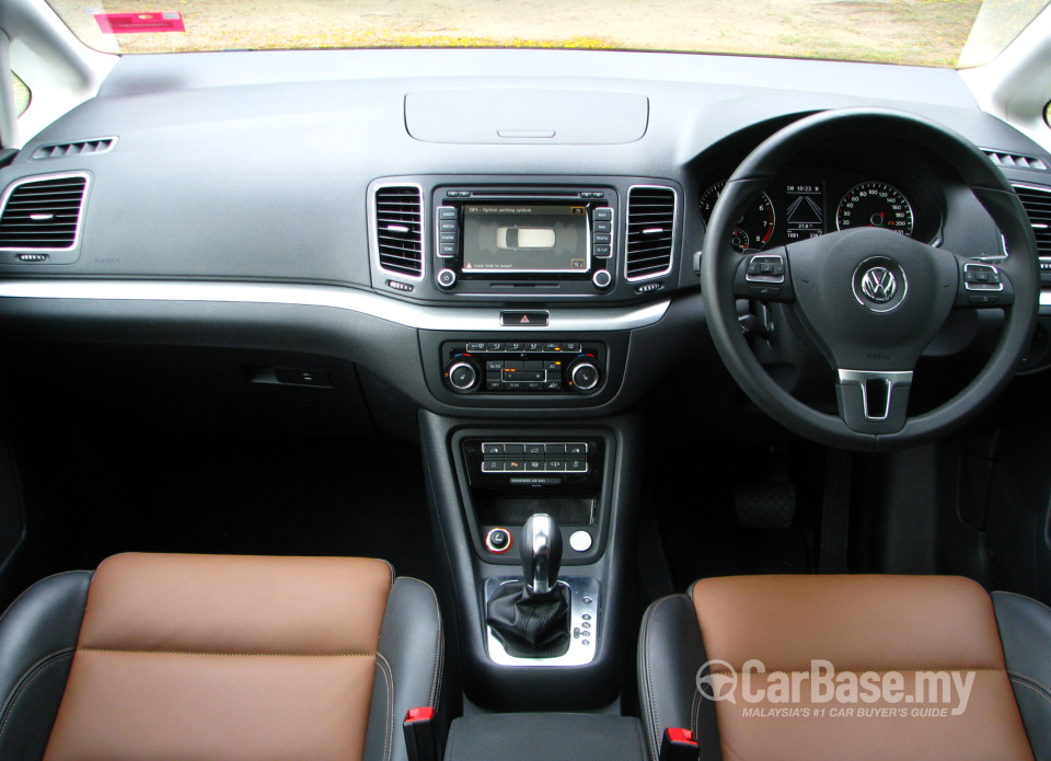 Volkswagen Sharan Mk2 (2012) Interior