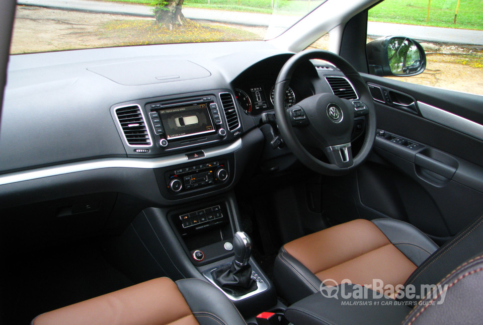 Volkswagen Sharan Mk2 (2012) Interior