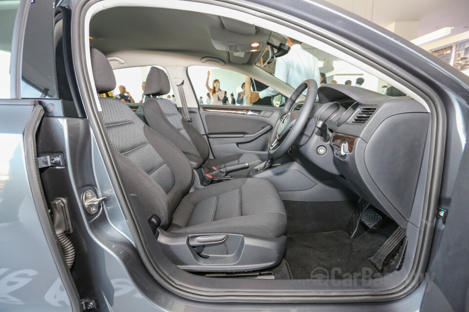 Toyota Fortuner AN160 (2016) Interior