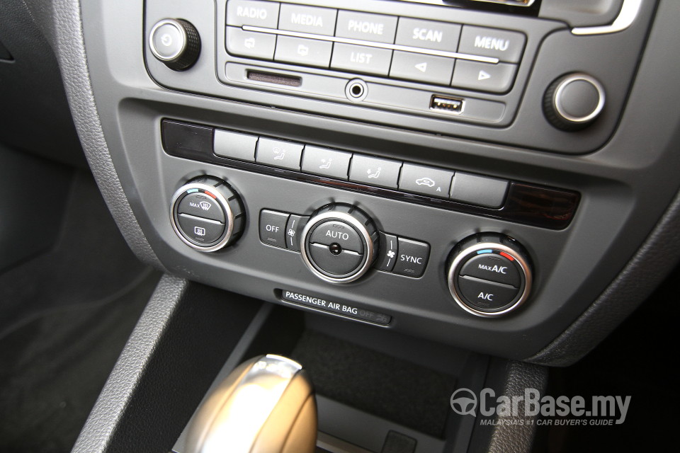 Volkswagen Jetta Mk6 (2011) Interior