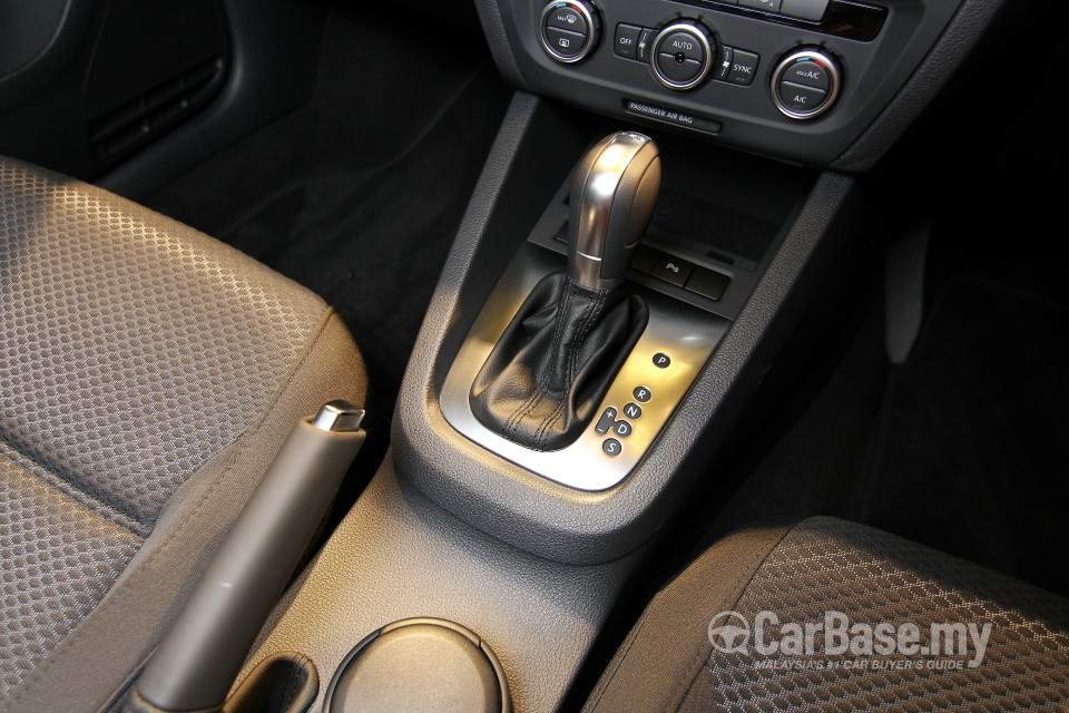 Volkswagen Jetta Mk6 (2011) Interior