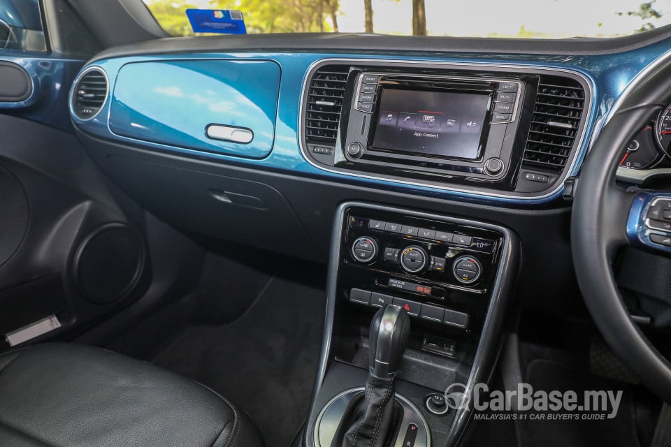 Volkswagen Beetle A5 GP (2017) Interior