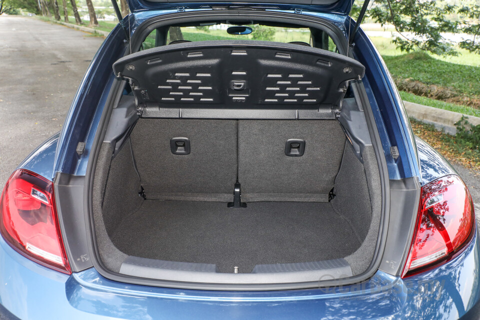 Toyota Innova AN140 (2016) Interior