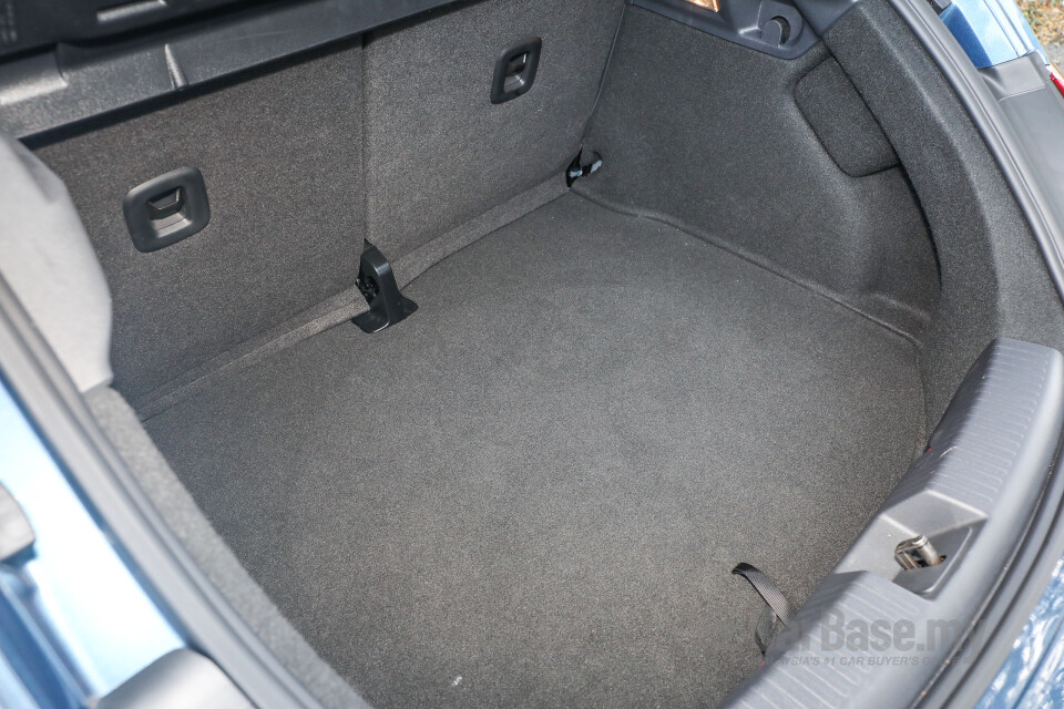 Toyota Innova AN140 (2016) Interior