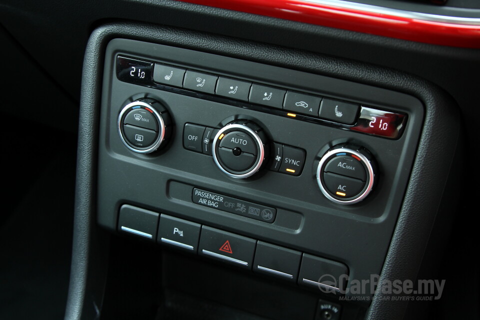 Toyota Innova AN140 (2016) Interior