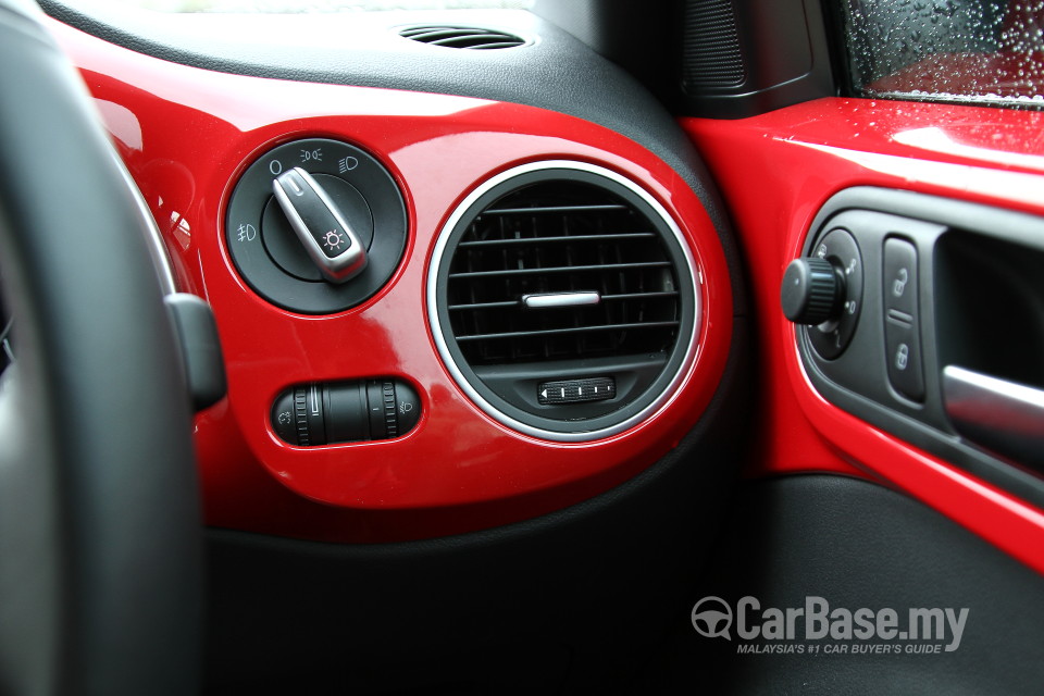 Volkswagen Beetle A5 (2012) Interior