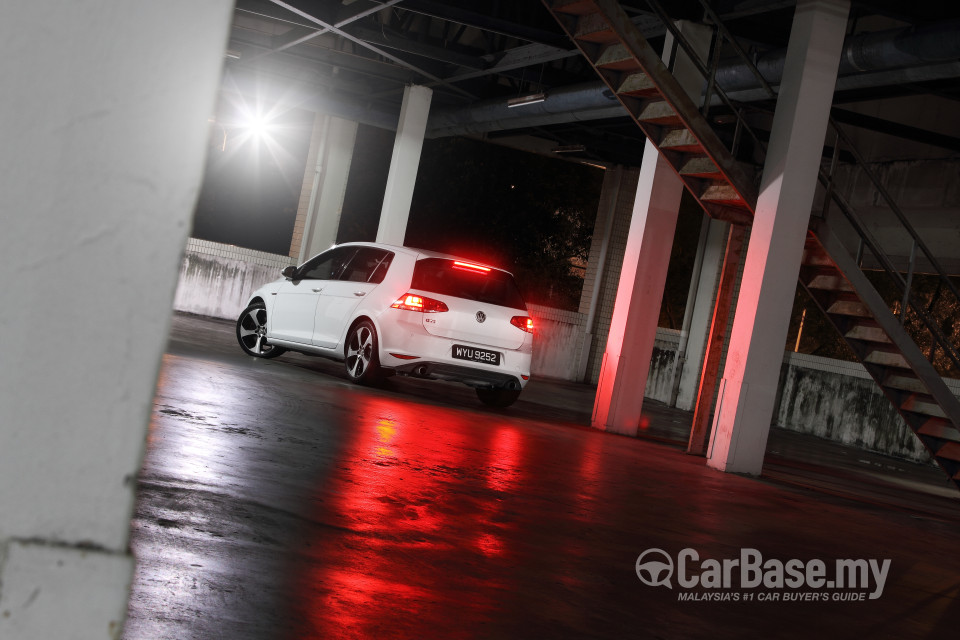 Volkswagen Golf GTI Mk7 (2013) Exterior