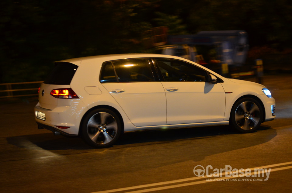 Volkswagen Golf GTI Mk7 (2013) Exterior