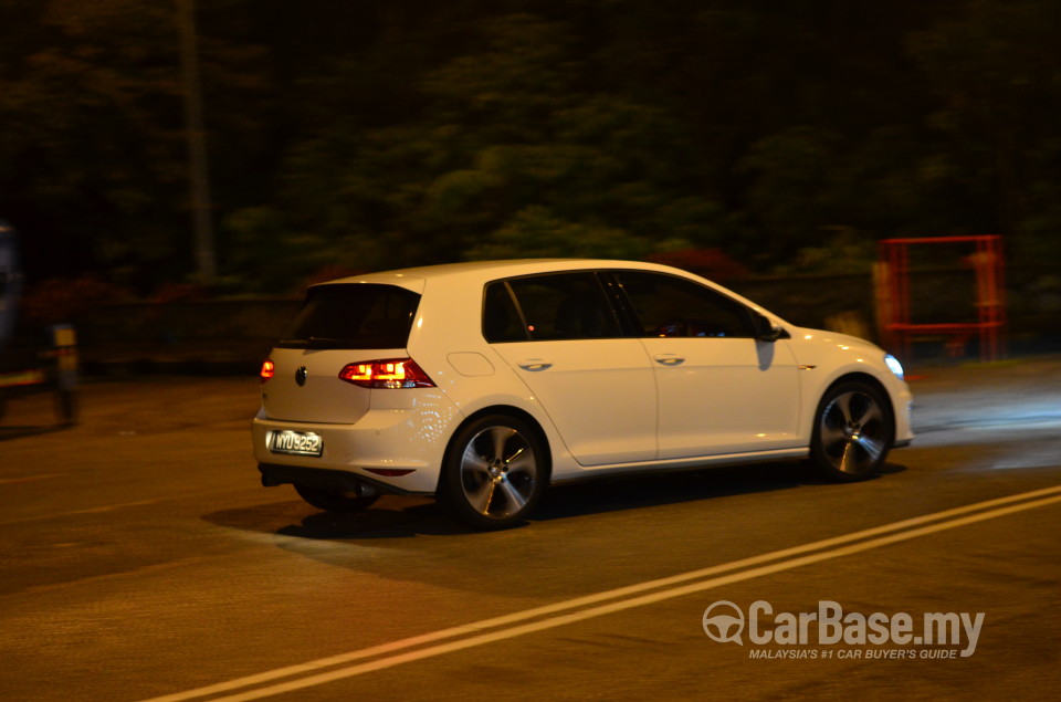 Volkswagen Golf GTI Mk7 (2013) Exterior