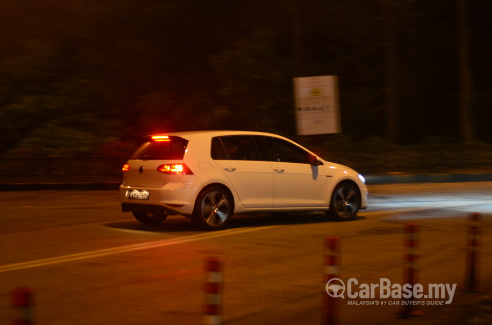 Volkswagen Golf GTI Mk7 (2013) Exterior