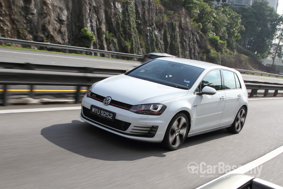 Volkswagen Golf GTI Mk7 (2013) Exterior