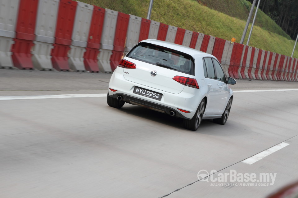 Volkswagen Golf GTI Mk7 (2013) Exterior