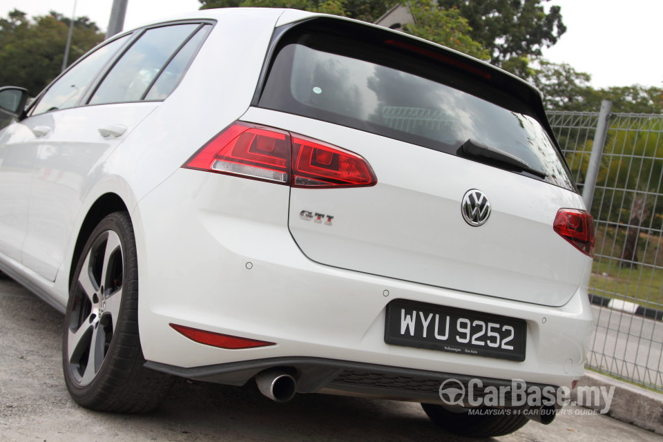 Volkswagen Golf GTI Mk7 (2013) Exterior