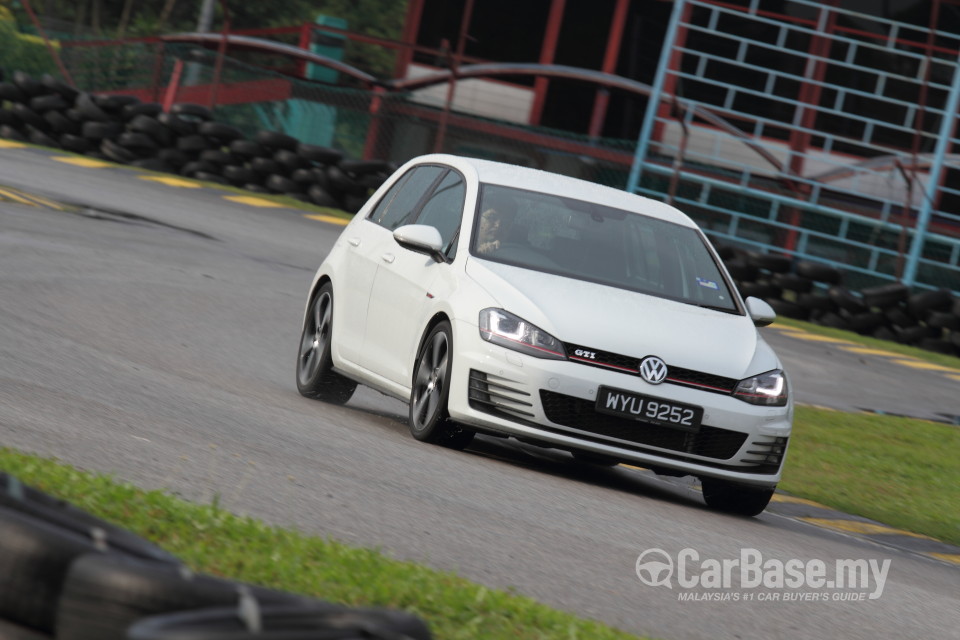 Volkswagen Golf GTI Mk7 (2013) Exterior