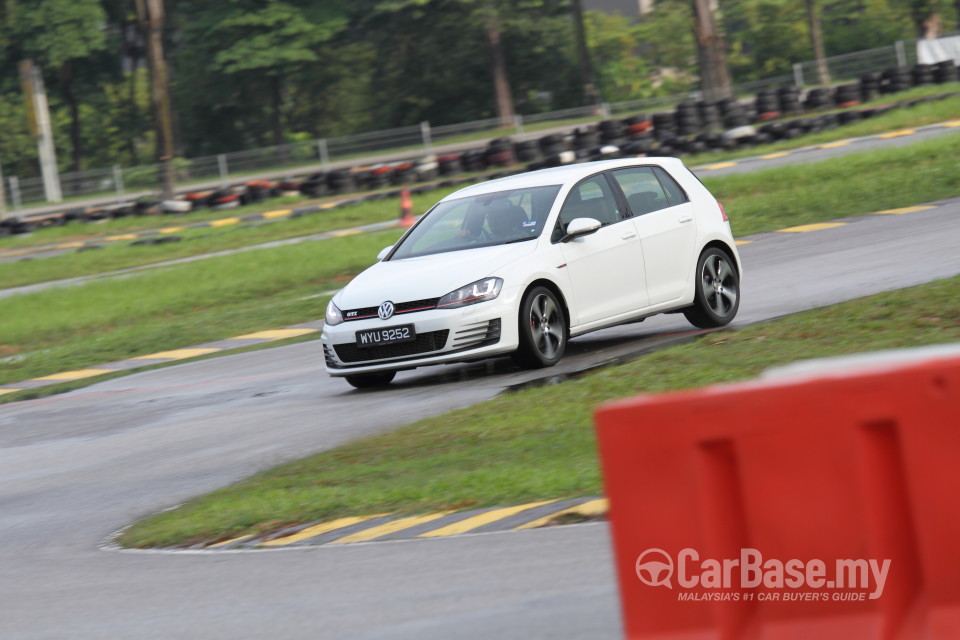 Volkswagen Golf GTI Mk7 (2013) Exterior