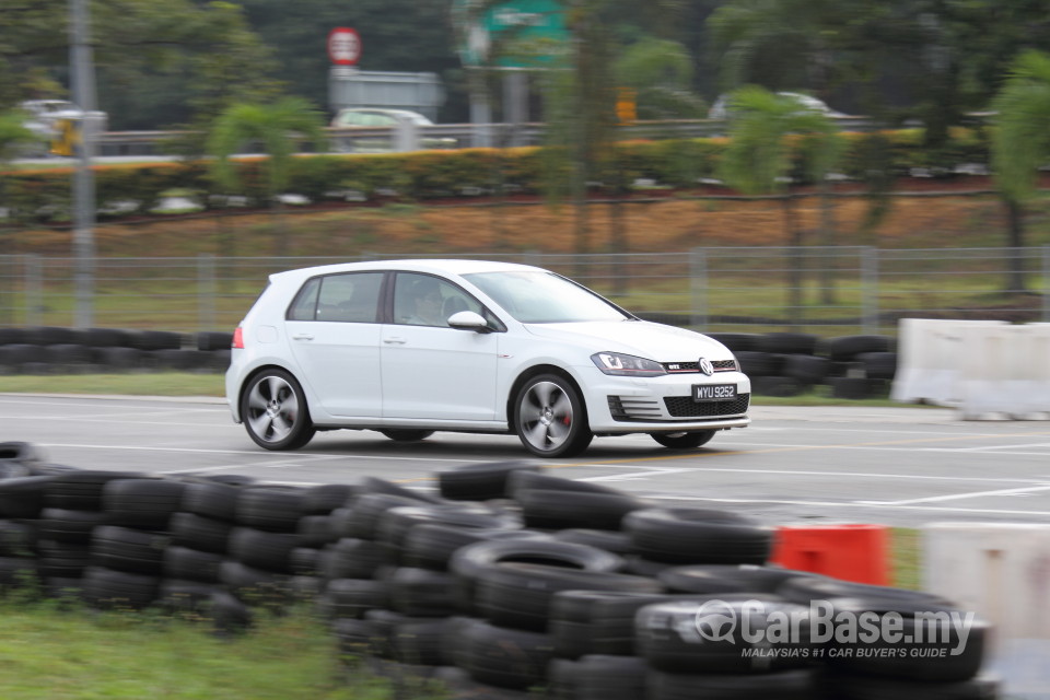 Volkswagen Golf GTI Mk7 (2013) Exterior
