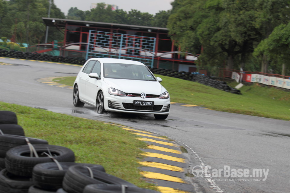 Volkswagen Golf GTI Mk7 (2013) Exterior