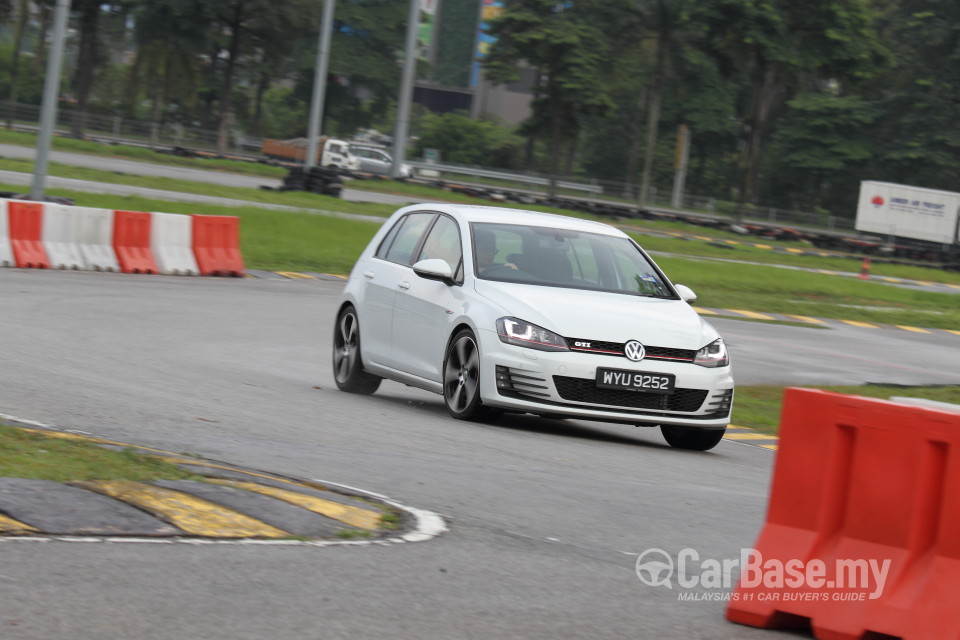 Volkswagen Golf GTI Mk7 (2013) Exterior