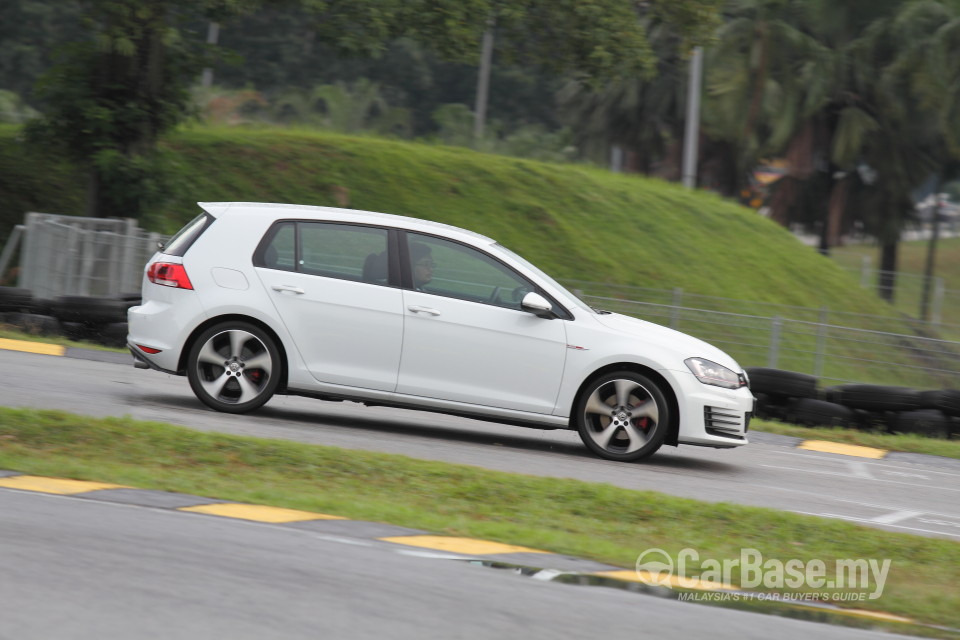 Volkswagen Golf GTI Mk7 (2013) Exterior