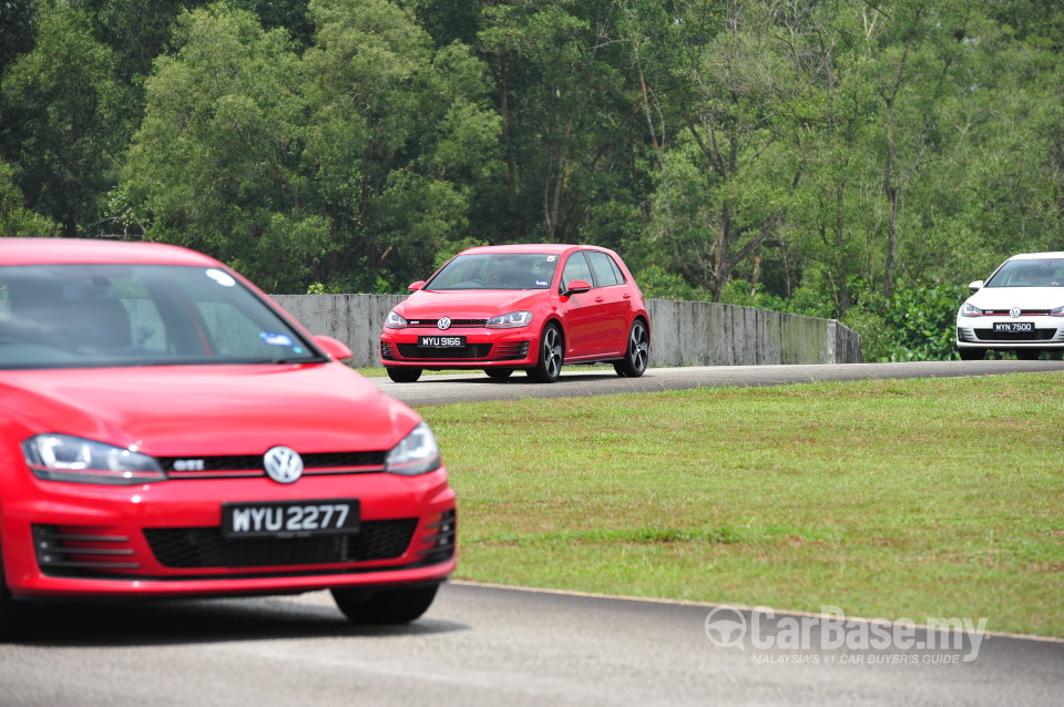 Volkswagen Golf GTI Mk7 (2013) Exterior
