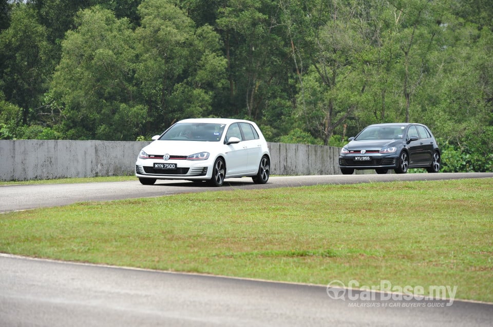 Volkswagen Golf GTI Mk7 (2013) Exterior