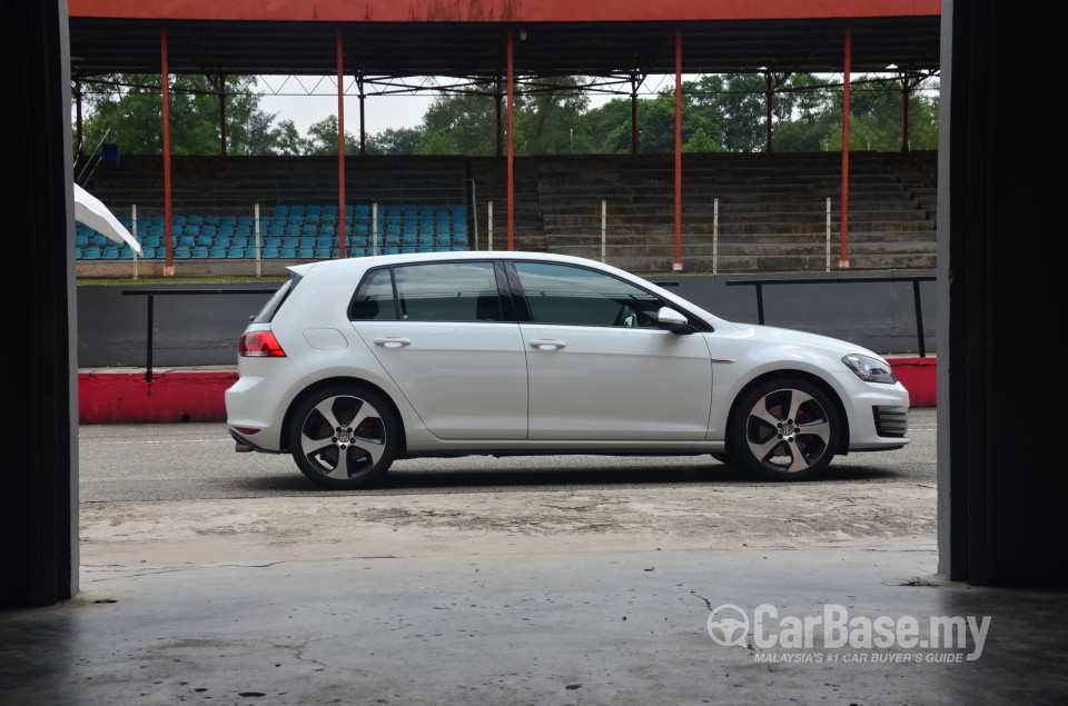 Volkswagen Golf GTI Mk7 (2013) Exterior