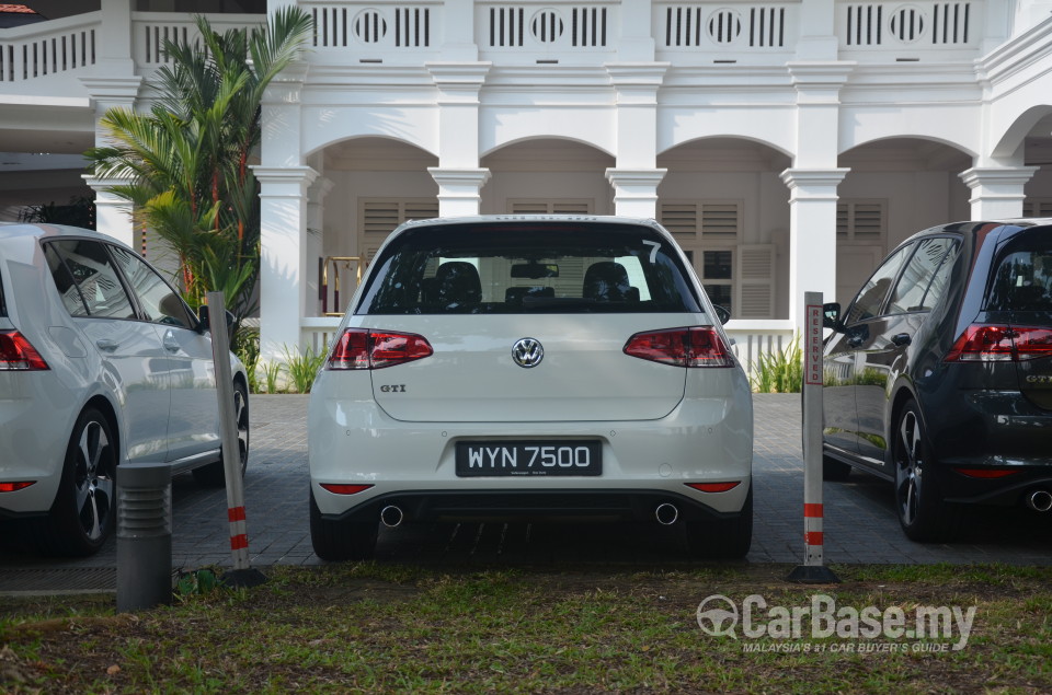 Volkswagen Golf GTI Mk7 (2013) Exterior