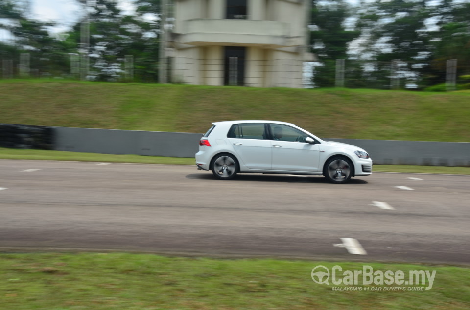 Volkswagen Golf GTI Mk7 (2013) Exterior