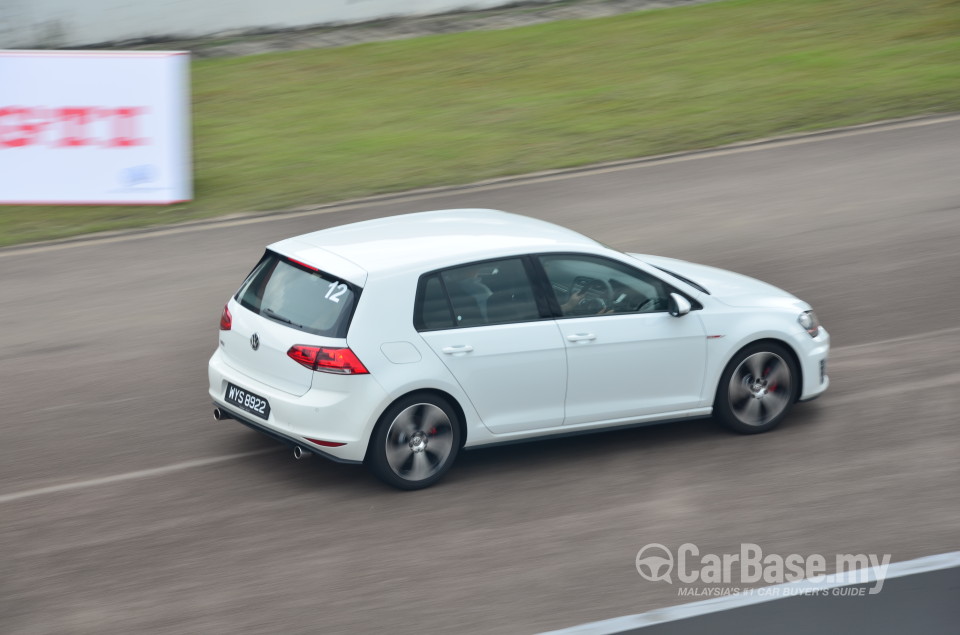 Volkswagen Golf GTI Mk7 (2013) Exterior