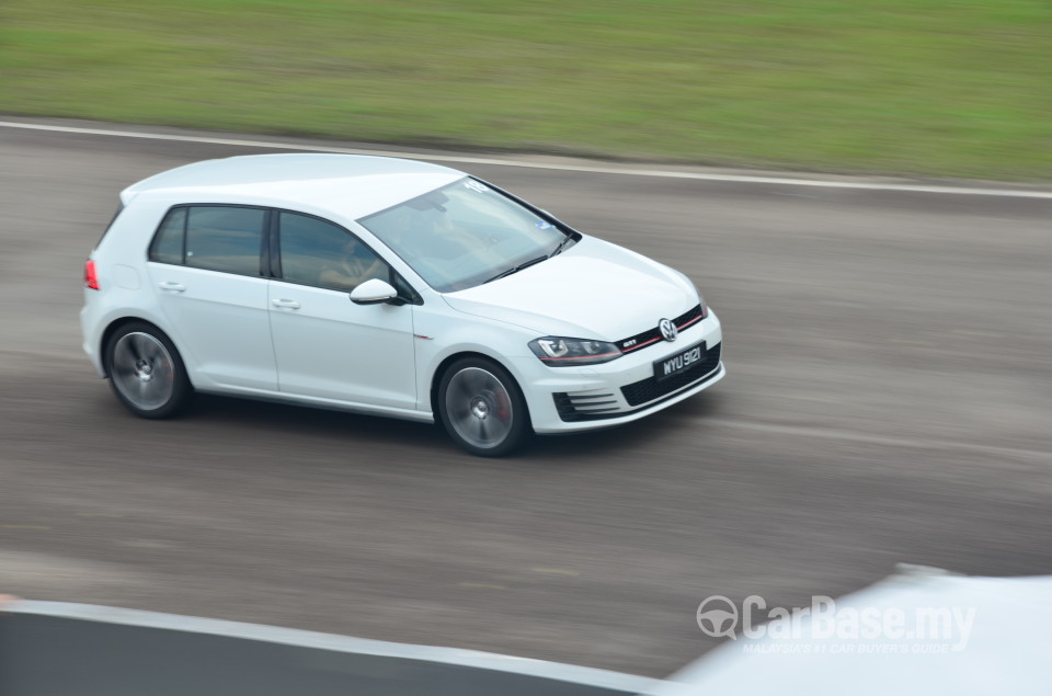 Volkswagen Golf GTI Mk7 (2013) Exterior