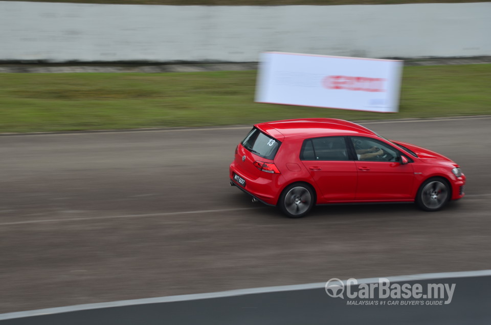 Volkswagen Golf GTI Mk7 (2013) Exterior