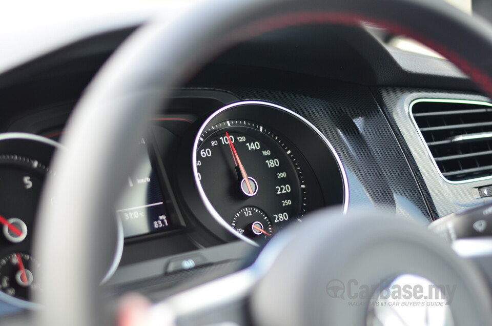 Perodua Aruz D38L (2019) Interior